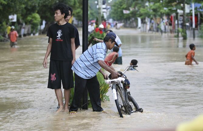 Muertos en Indonesia por las fuertes lluvias, en el tercer aniversario del tsunami