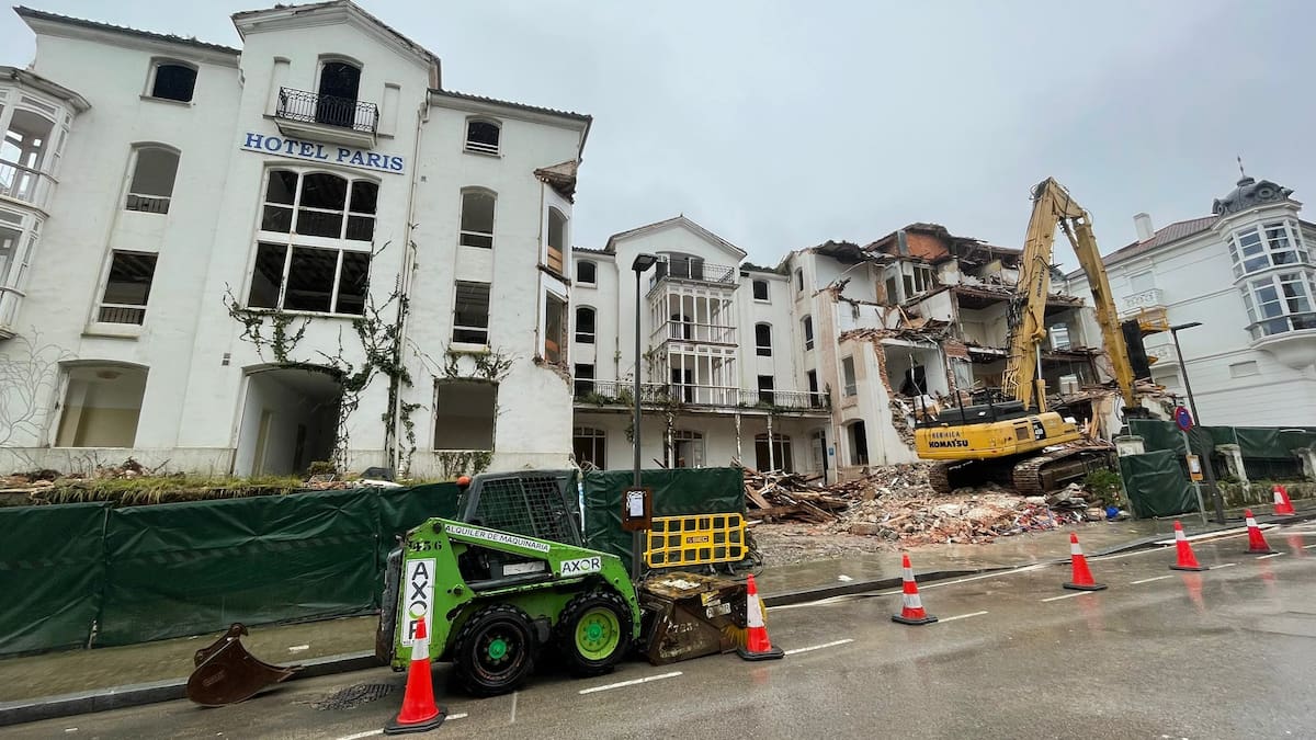 Comienzan los trabajos de derribo del Hotel París en Santander