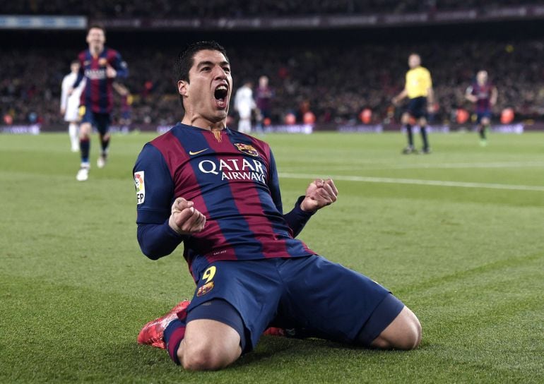 TOPSHOTS Barcelona&#039;s Uruguayan forward Luis Suarez celebrates his goal during the &quot;clasico&quot; Spanish league football match FC Barcelona vs Real Madrid CF at the Camp Nou stadium in Barcelona on March 22, 2015.  AFP PHOTO / JOSEP LAGO