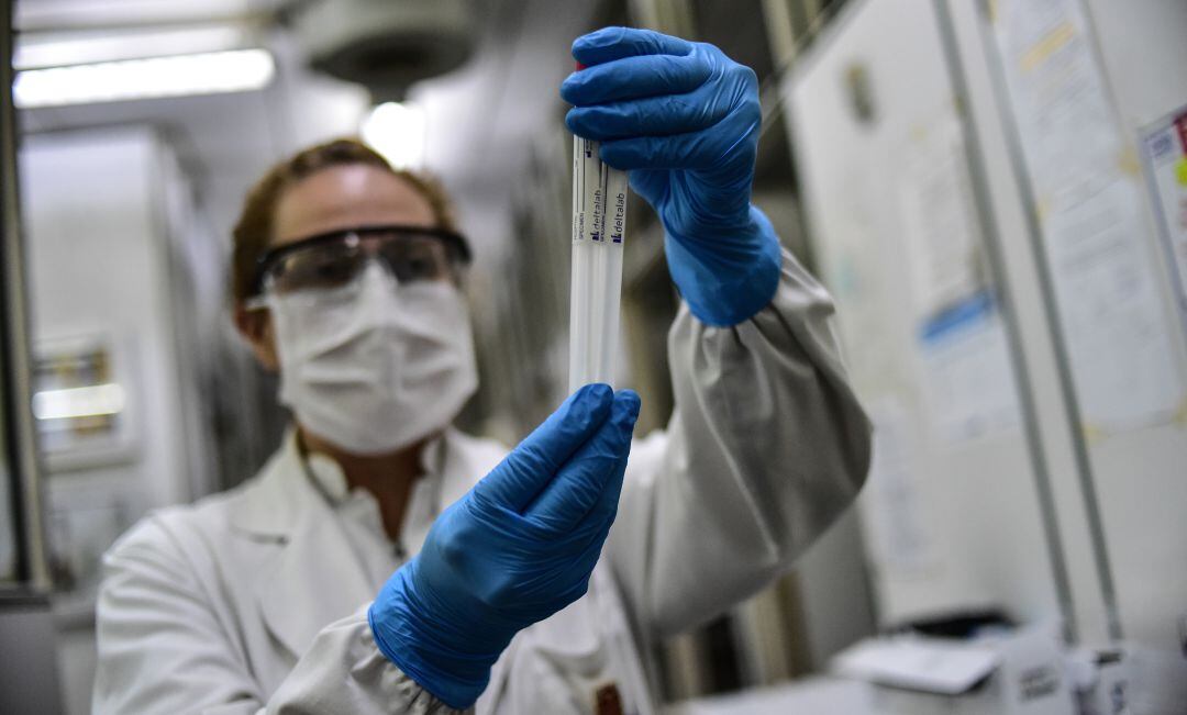 Un investigador de la Universidad de Oxford realiza un estudio sobre la inmunidad grupal.