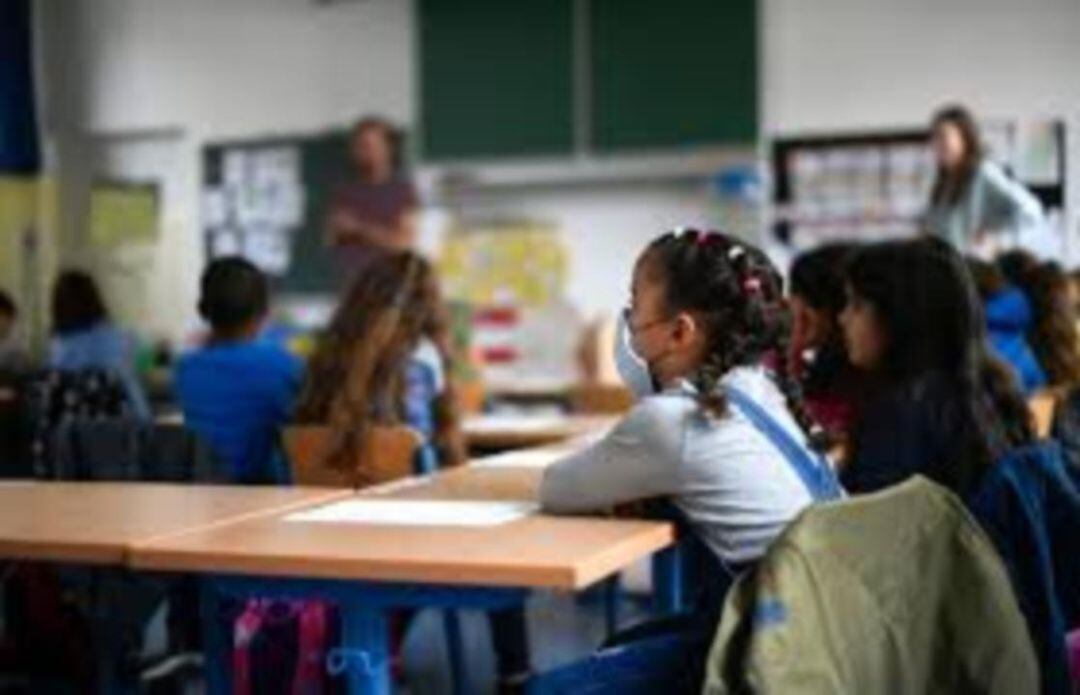 Alumnos en el aula de un colegio