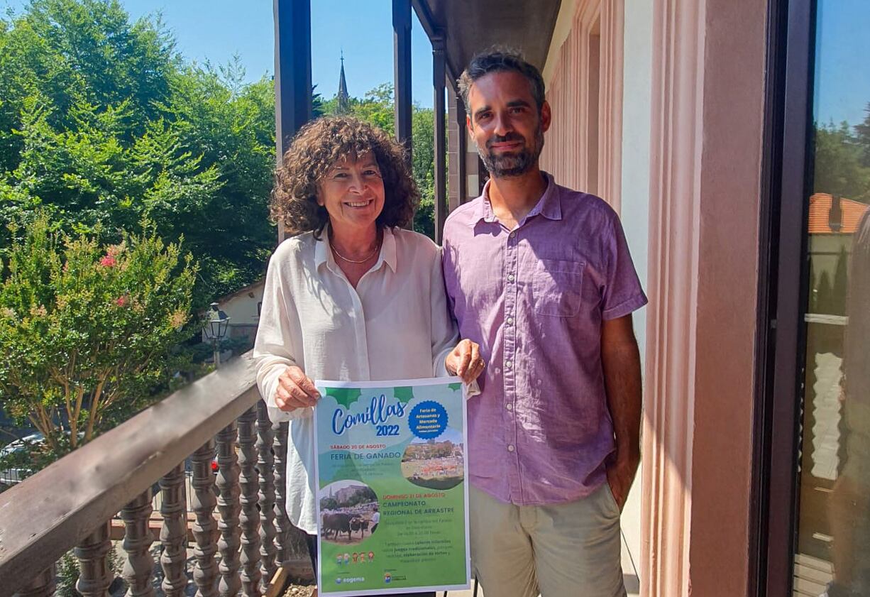 María Teresa Noceda Llano y Ramón Gelabert presentando el cartel del tradicional Concurso de Arrastre