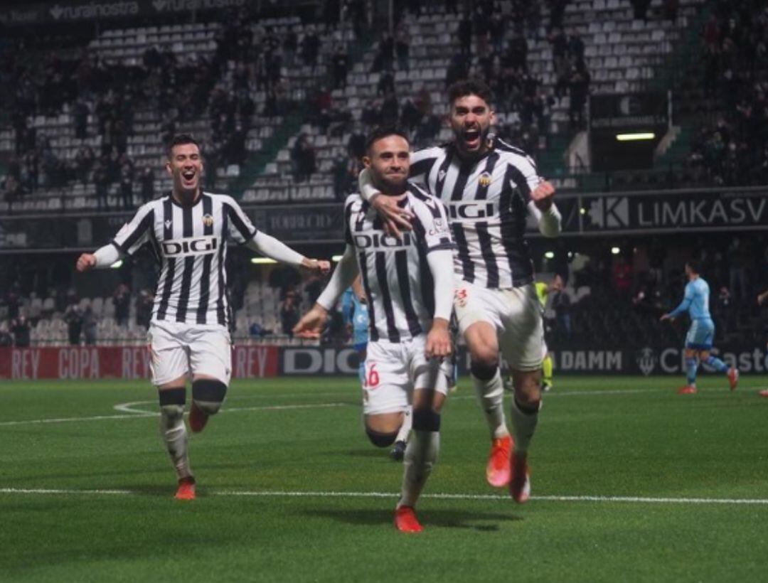 Jesús Carrillo (centro) y Alejandro Marcos (izq.)