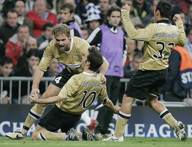 Del Piero celebra el segundo gol que marcó en el Bernabéu