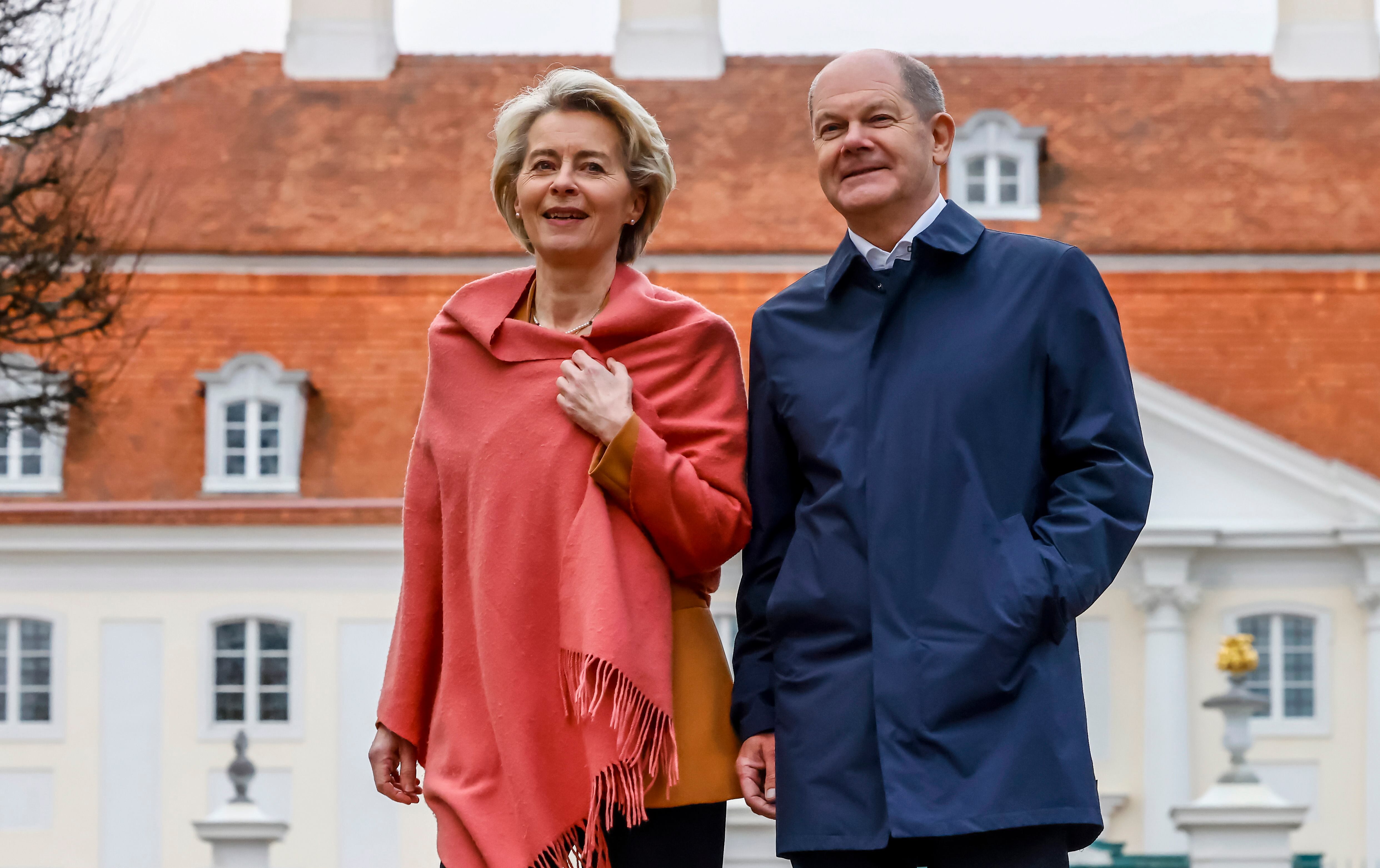 Ursula von der Leyen y Olaf Scholz