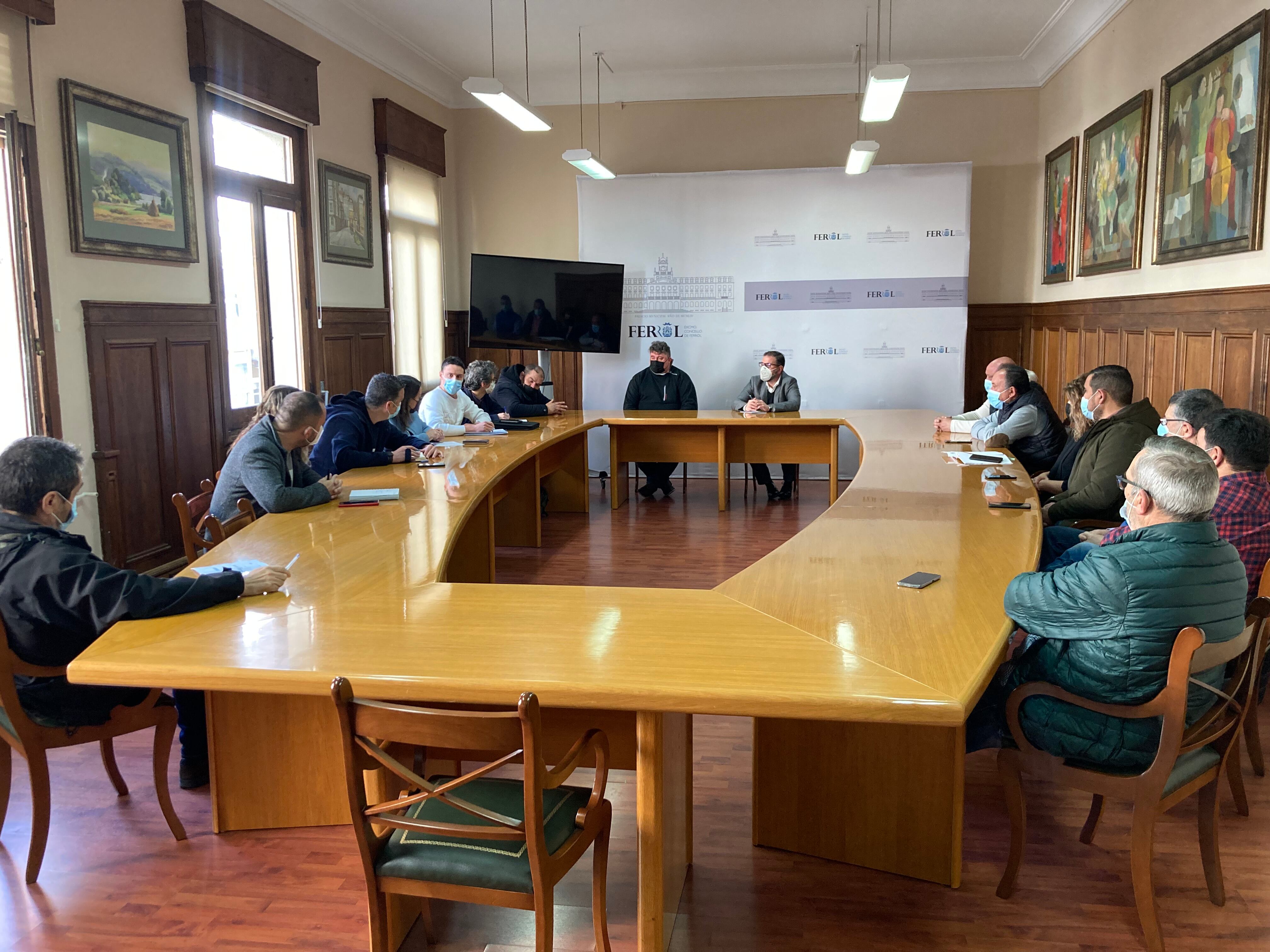 Imagen de la reunión entre alcaldes y miembros del colectivo del transporte