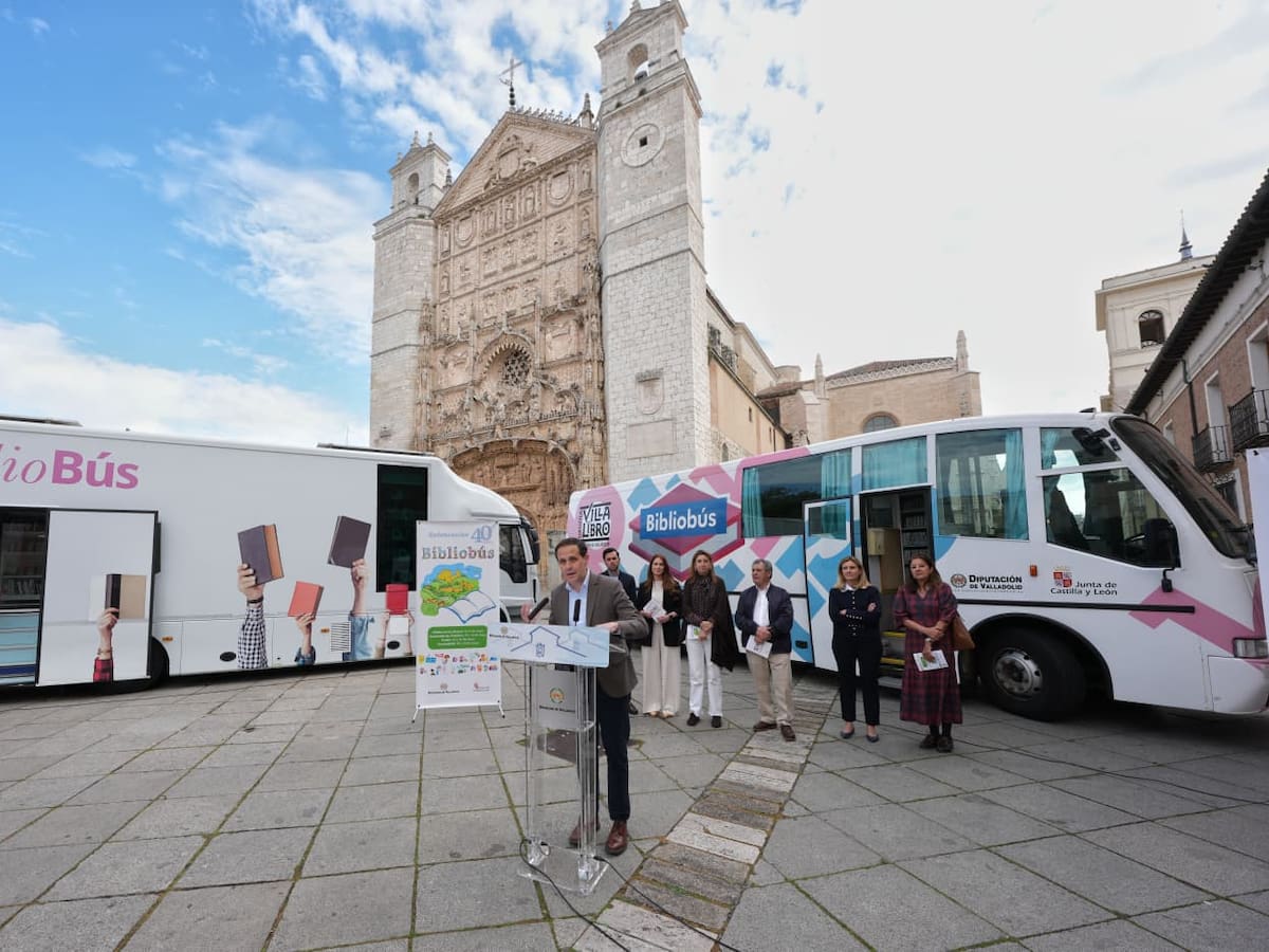 Los Bibliobuses de la Diputación de Valladolid: 40 años llevando la lectura a más de 150 municipios