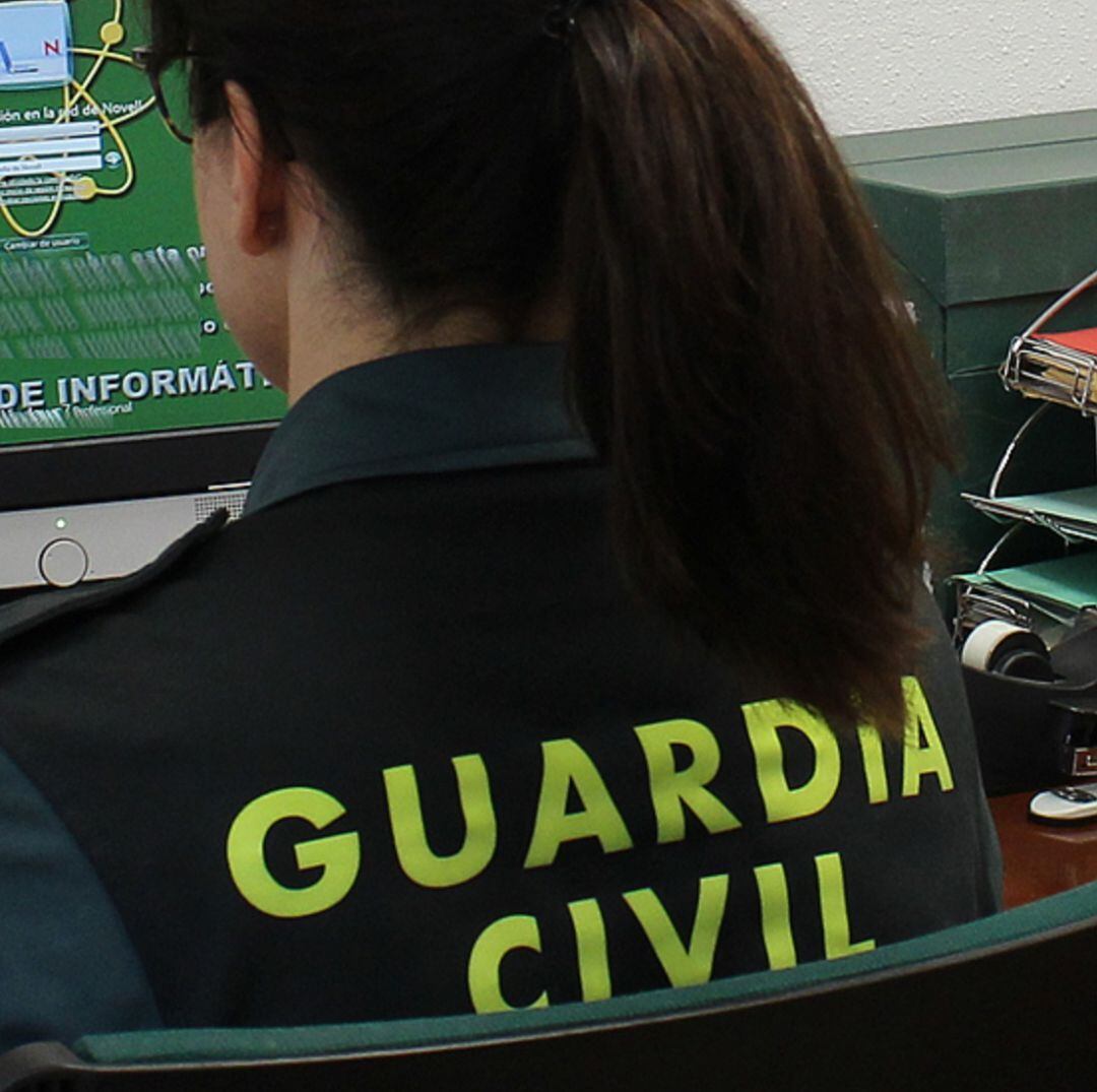 La Guardia Civil ha detenido a tres personas, uno menor de edad, por la agresión a otro ciudadano