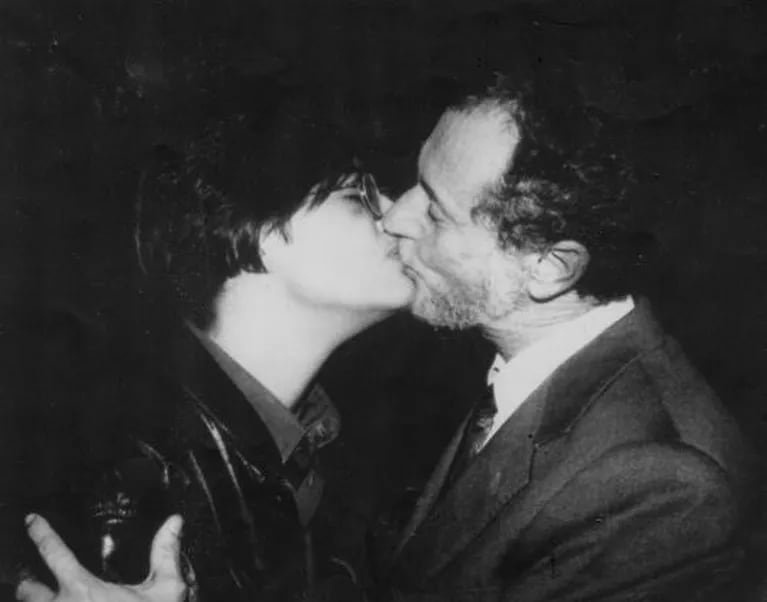 El histórico beso entre el Dr. Fernando Aiuti y Rosaria Lardino, enferma de VIH (1991)