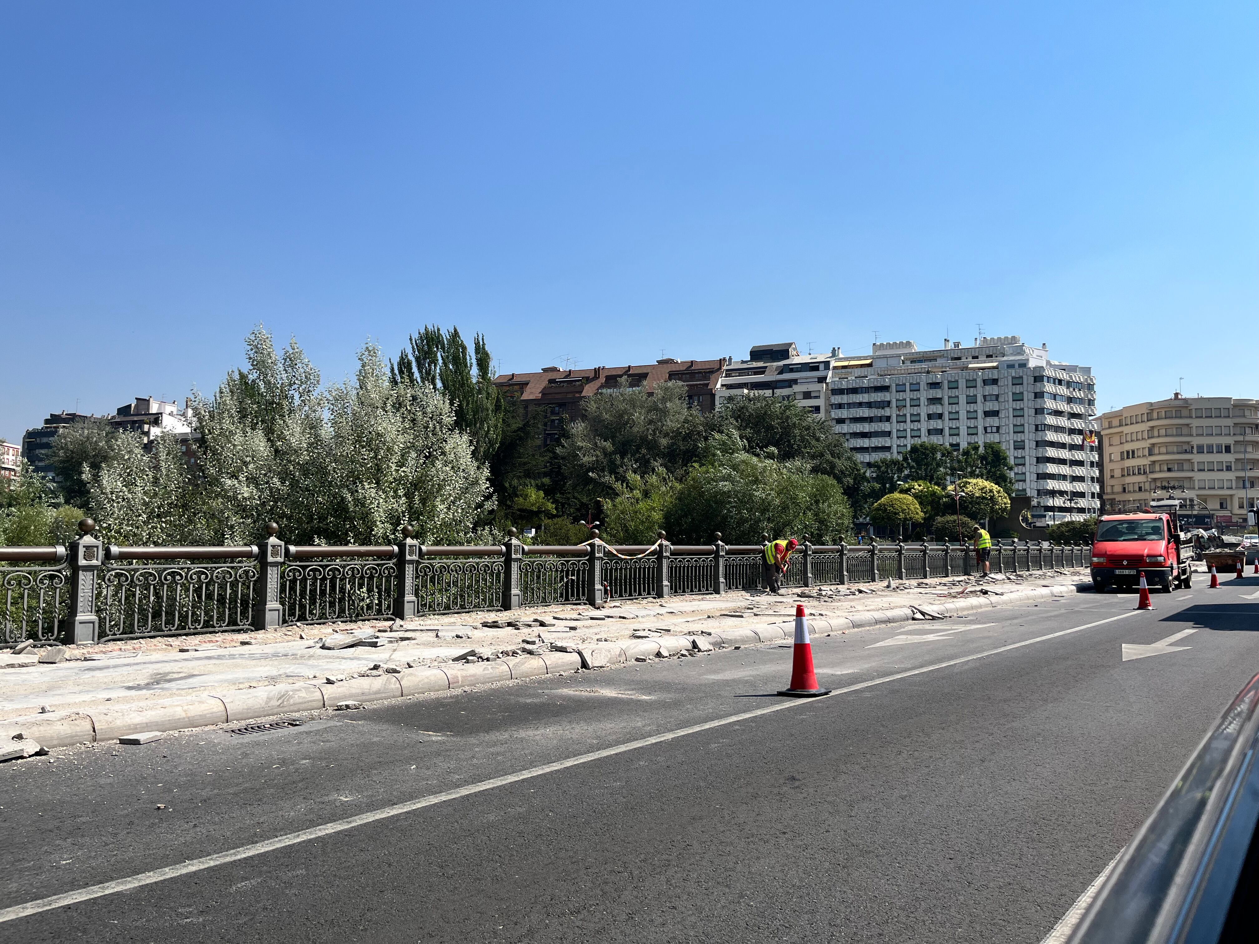 Obras de remodelación del Puente de los Leones