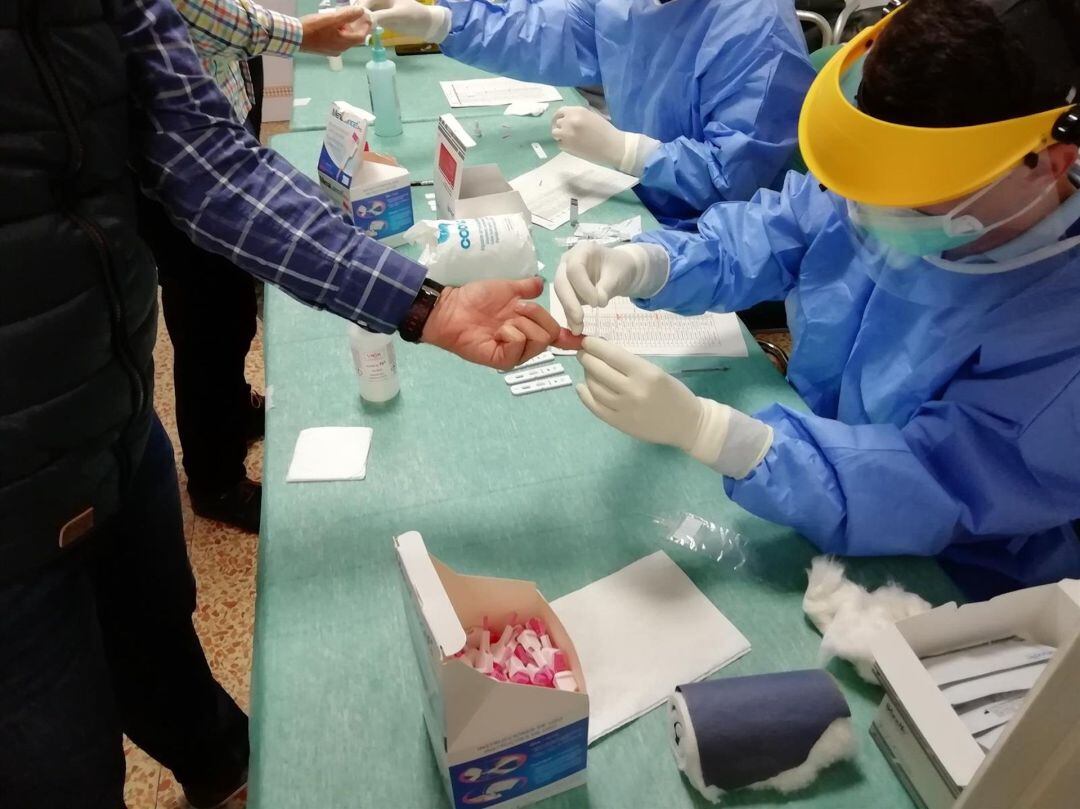 Toma de muestras para la realización de un test serológico