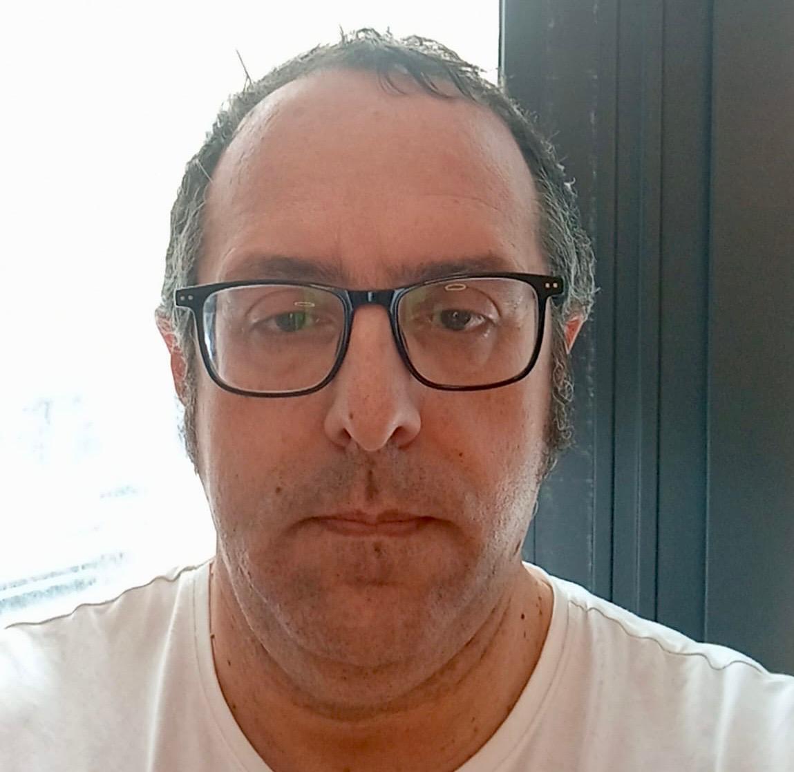 Pedro Puche en el alojamiento de Praga donde se encuentra en estos días