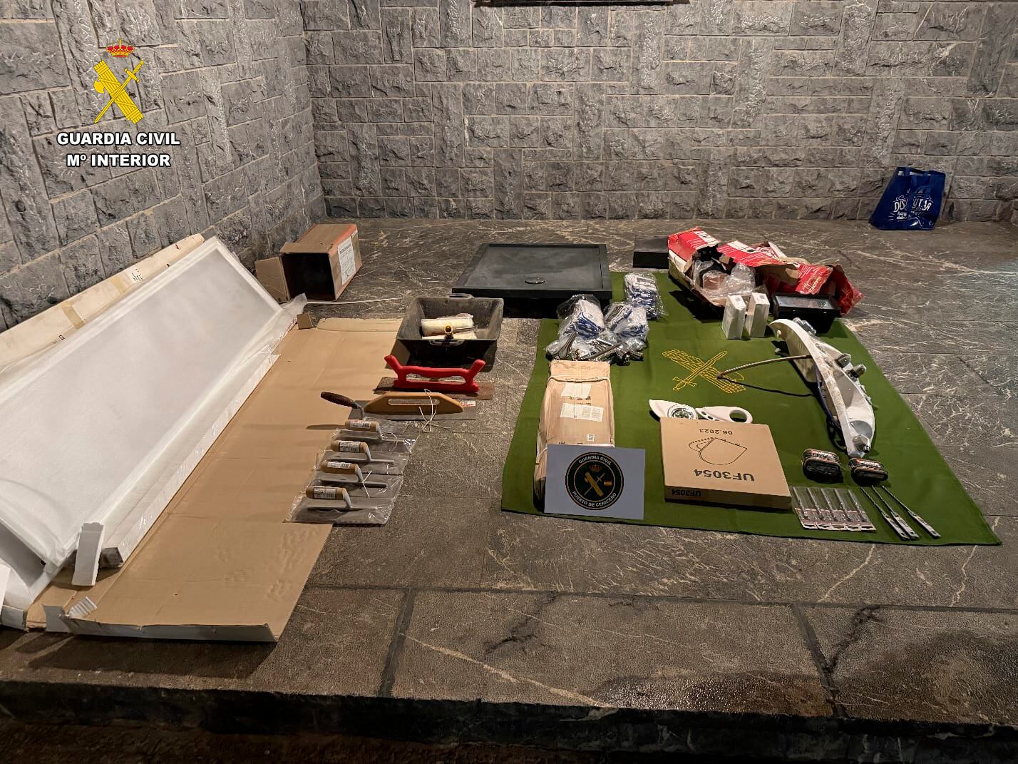 Detenidas cinco personas por un delito de robo con fuerza en una empresa de Nájera