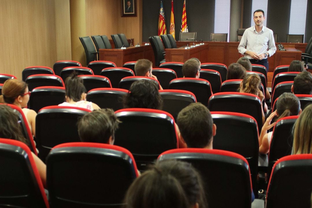 El alcalde de Onda, Ximo Huguet, en el salón de plenos del ayuntamiento