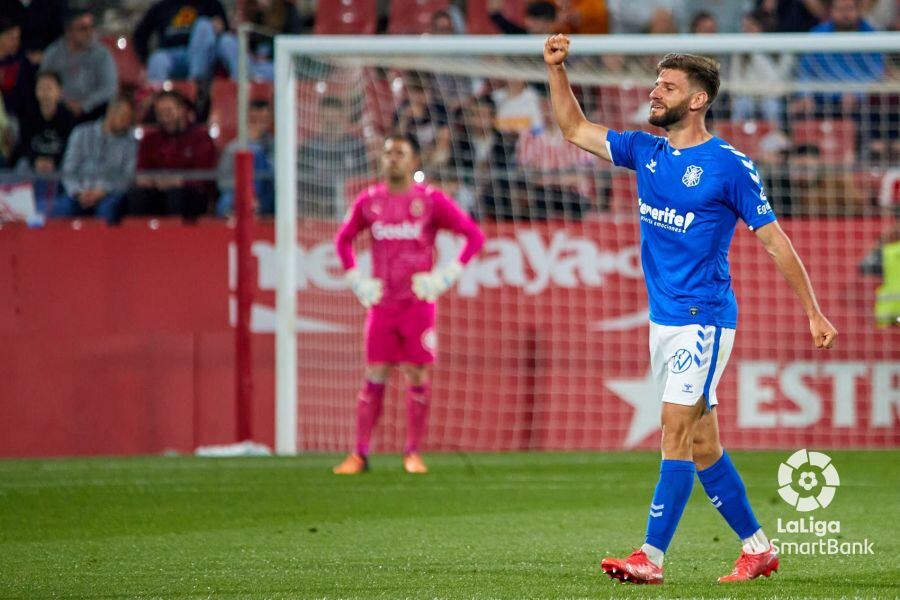 L&#039;autor del gol del Tenerife celebra el gol.