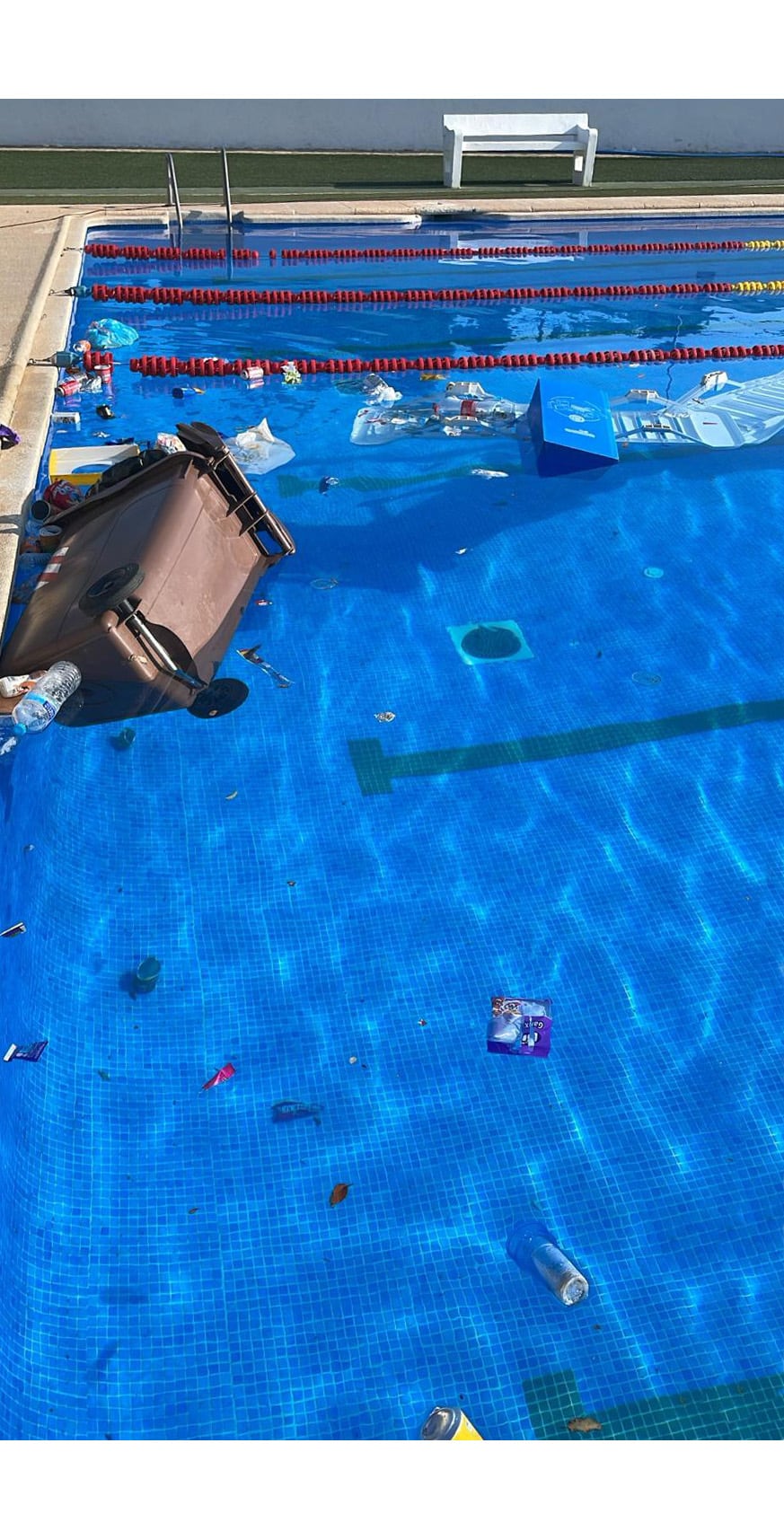 Vandalismo en la piscina