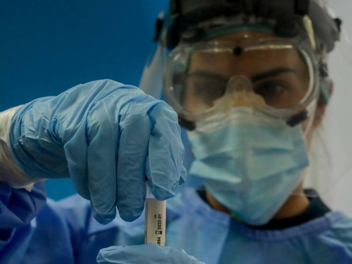 Germán Schwarz (Síndicato Médico) explica por qué Sanidad da el alta a pacientes con Covid-19 sin confirmar con una PCR si ya están libres de coronavirus