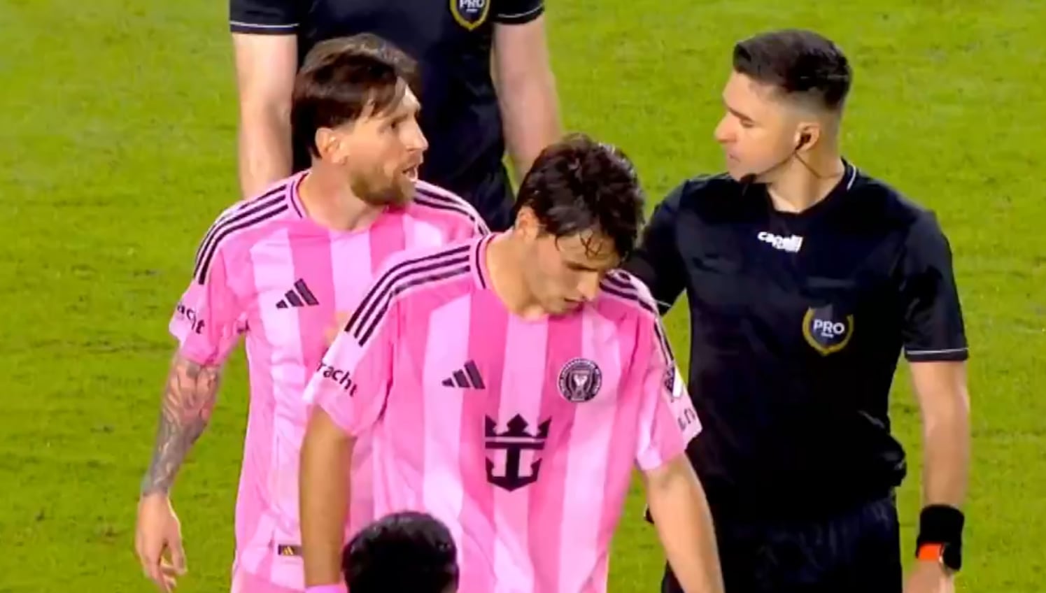 Leo Messi, muy enfadado con el árbitro durante el último partido de Inter Miami