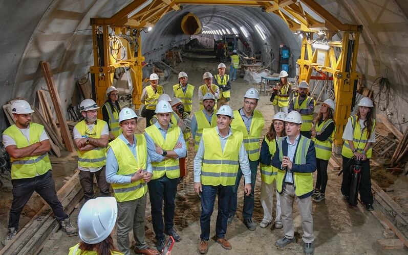 Pedro Fernández visita los trabajos en el túnel de Viator, y avanza que “en verano ambas bocas de esta estructura quedarán conectadas".