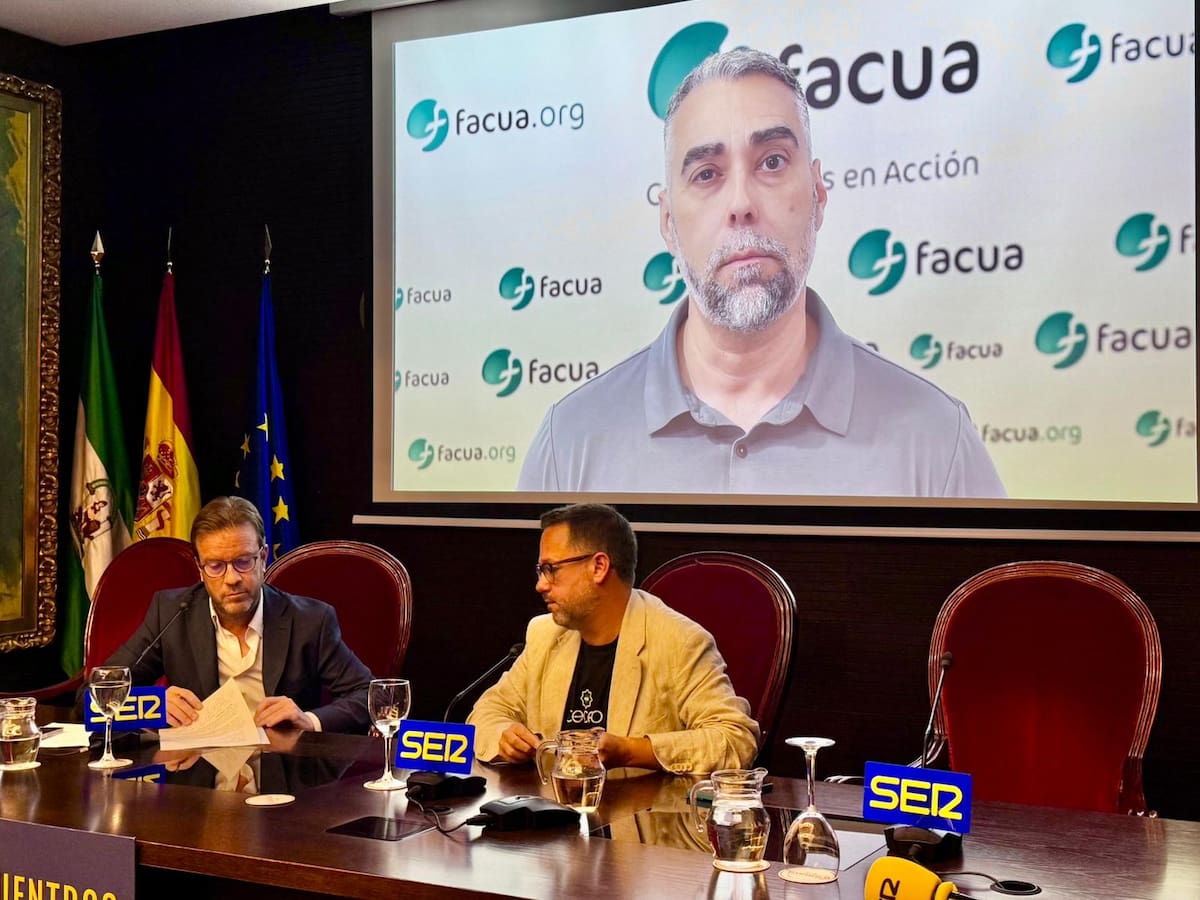 El salón de actos de la Cámara de Comercio de Sevilla ha acogido el Encuentro SER protagonizado por el candidato de Adelante Andalucía a la presidencia de la Junta, José Ignacio García