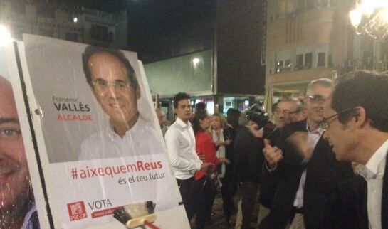 Francesc Vallès (PSC), s'ha fet esperar a la Plaça del Mercadal.