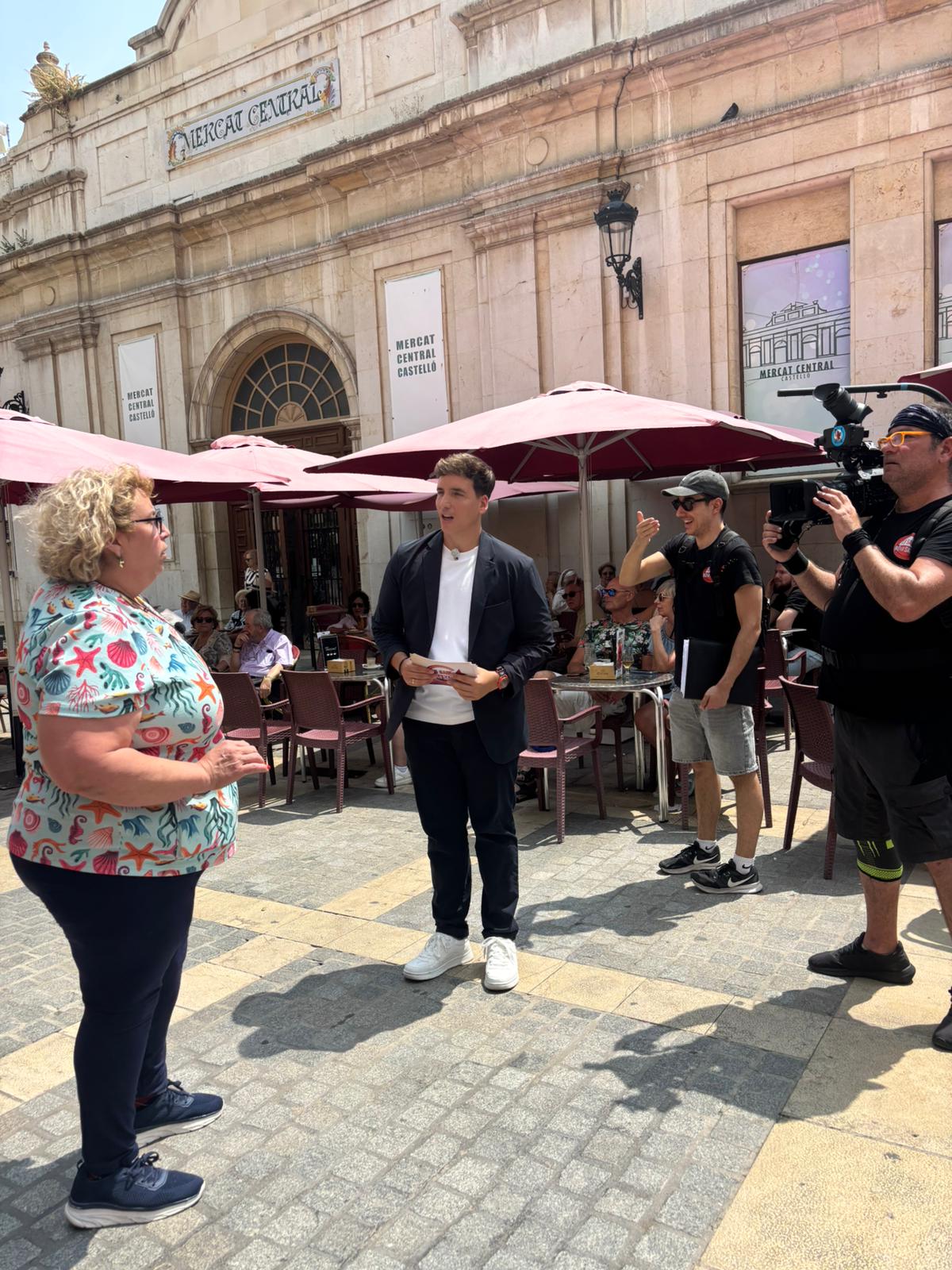 Xuso Jones en el centro de Castellón con el programa "Lo sabe, no lo sabe"