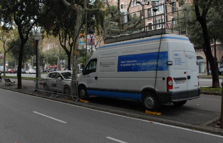 Una unitat mòbil de mesura de la contaminació a Barcelona