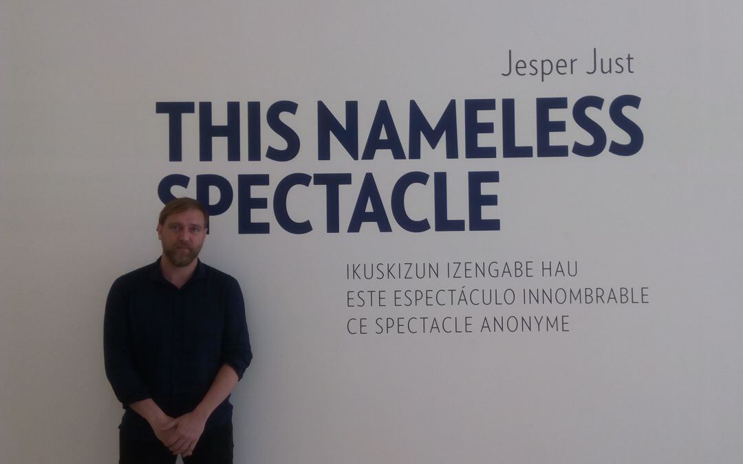 El artista danés Jesper Just ha presentado este jueves su obra &#039;Este espectáculo innombrable&#039; en el Museo Guggenheim de Bilbao