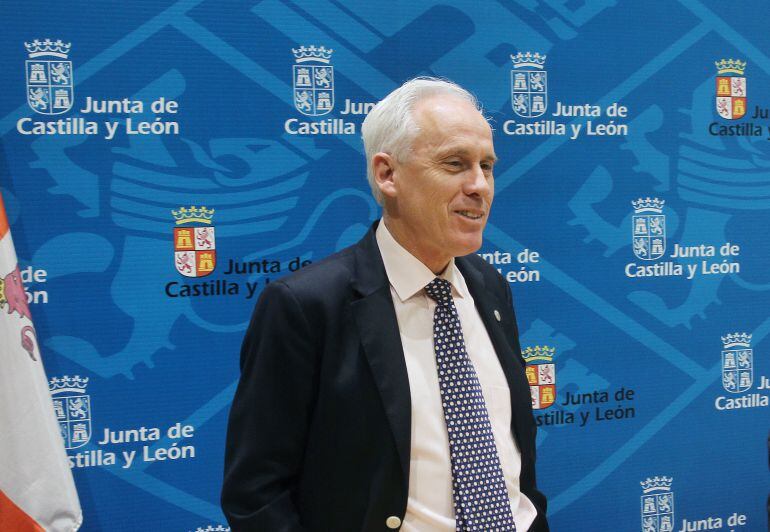 Delegado territorial de la Junta, Luis Domingo Gonz&aacute;lez (izquierda)