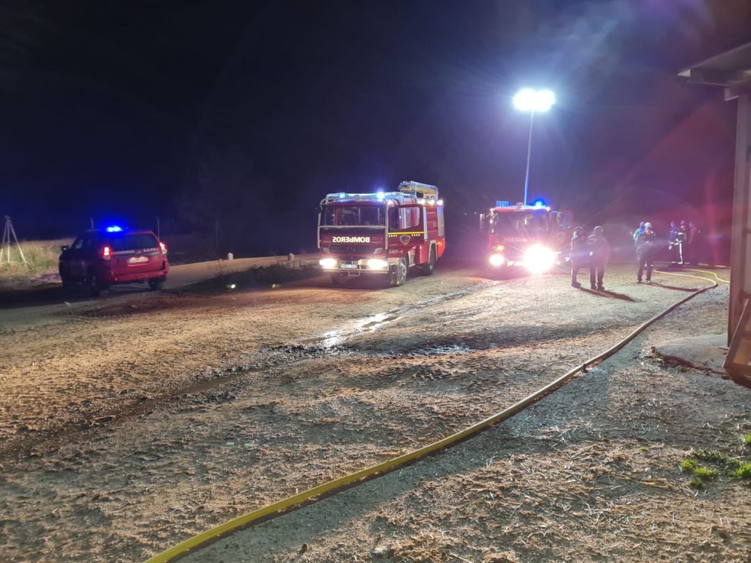 Hasta el lugar se desplazaron bomberos de La Roda