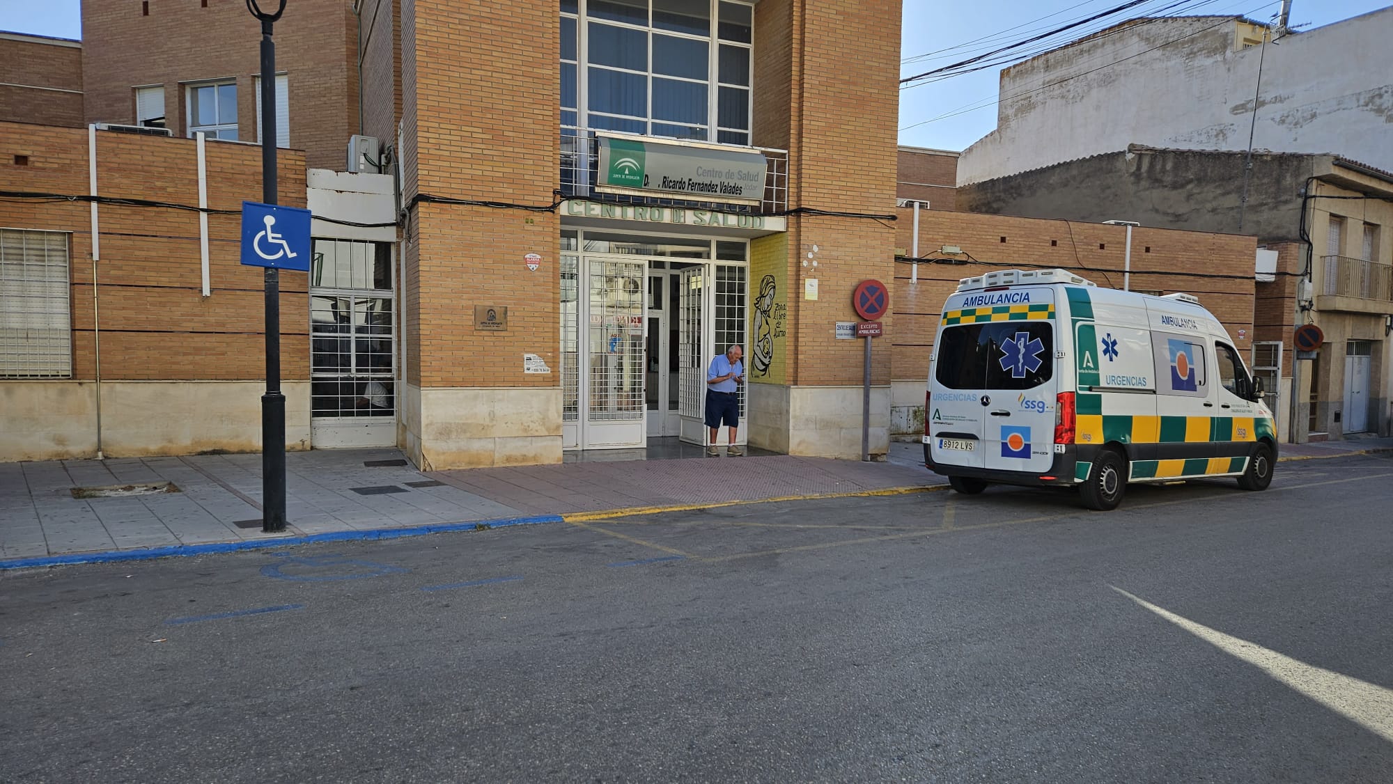 Entrada principal del Centro de Salud de Jódar