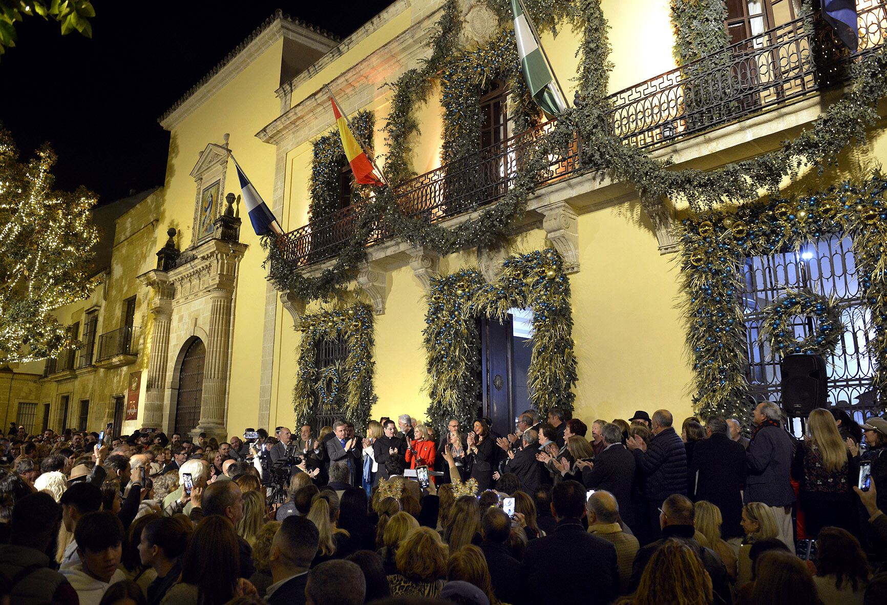 Decoración navideña en la fachada del Ayuntamiento de Jerez