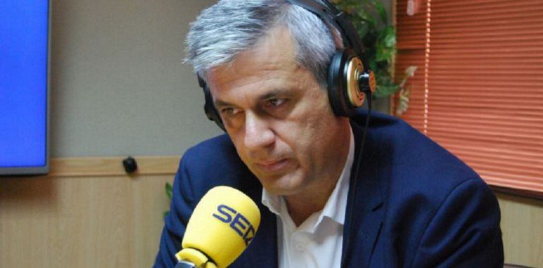 David Lucas, exalcalde de Móstoles, en los estudios de Ser Madrid Oeste (foto de archivo)