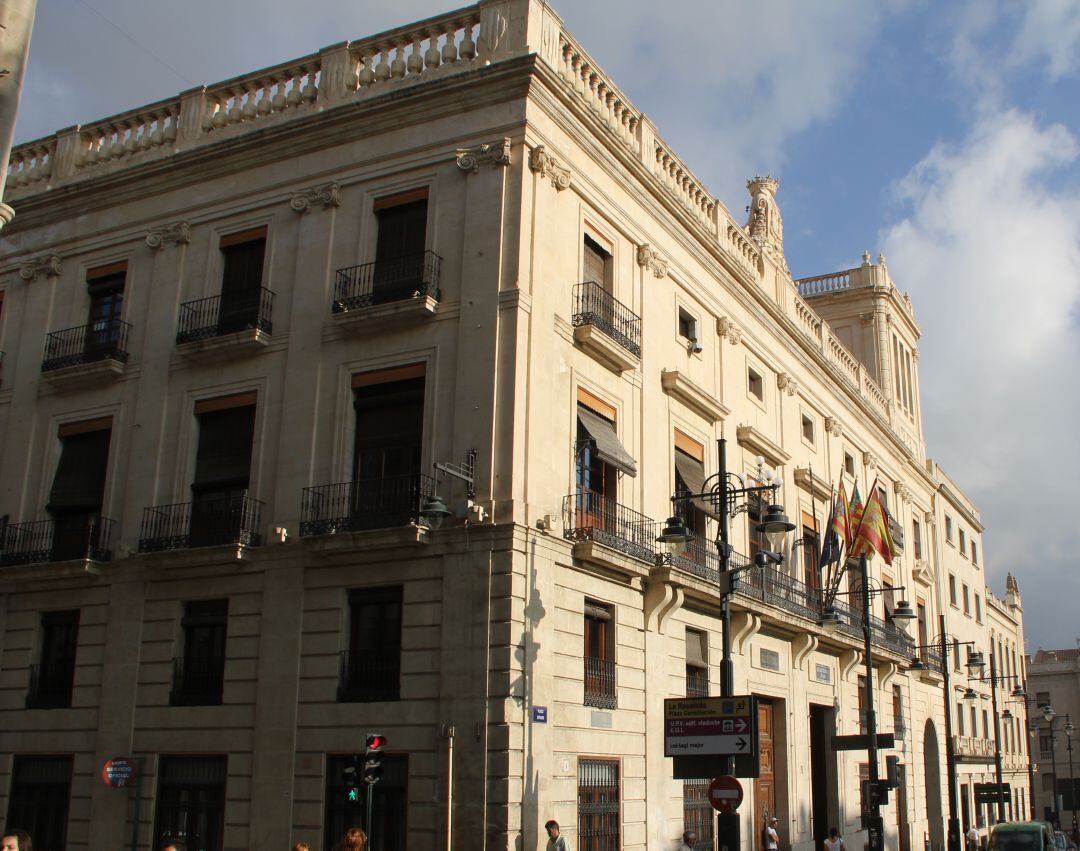 El Ayuntamiento de Alcoy abre el plazo para el pago de las tasas de la basura y el alcantarillado.
