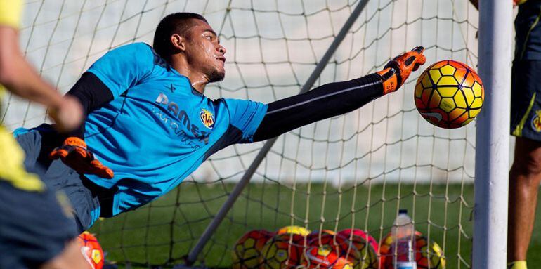 Alphonse Aréola durante un entrenamiento de esta temporada