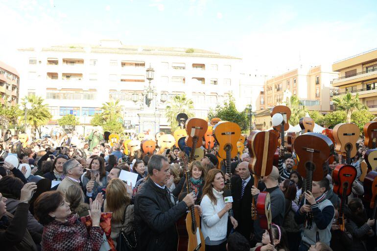 El Ayuntamiento algecireño ha confirmado que sí se mantiene &#039;Guitarras al Cielo&#039;, acto previsto para la tarde del viernes.