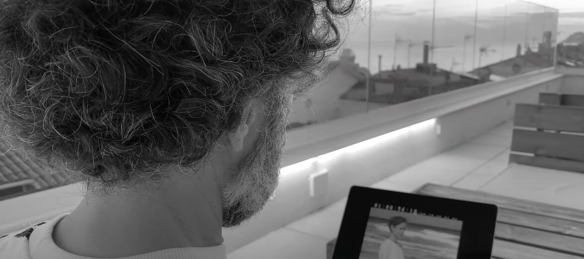 Fotograma del nuevo videoclip de Pécker