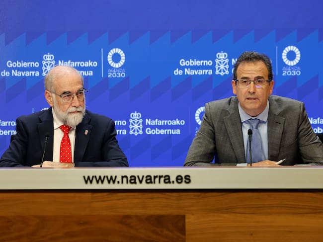 El consejero de Salud del Gobierno de Navarra, Fernando Domínguez y el director general de Salud, Antonio López, durante la presentación del Anteproyecto de Ley Foral de Salud
