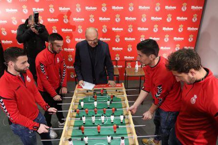 Rodri, Marcos, Yeray y Ángel jugaron una partida de futbolín
