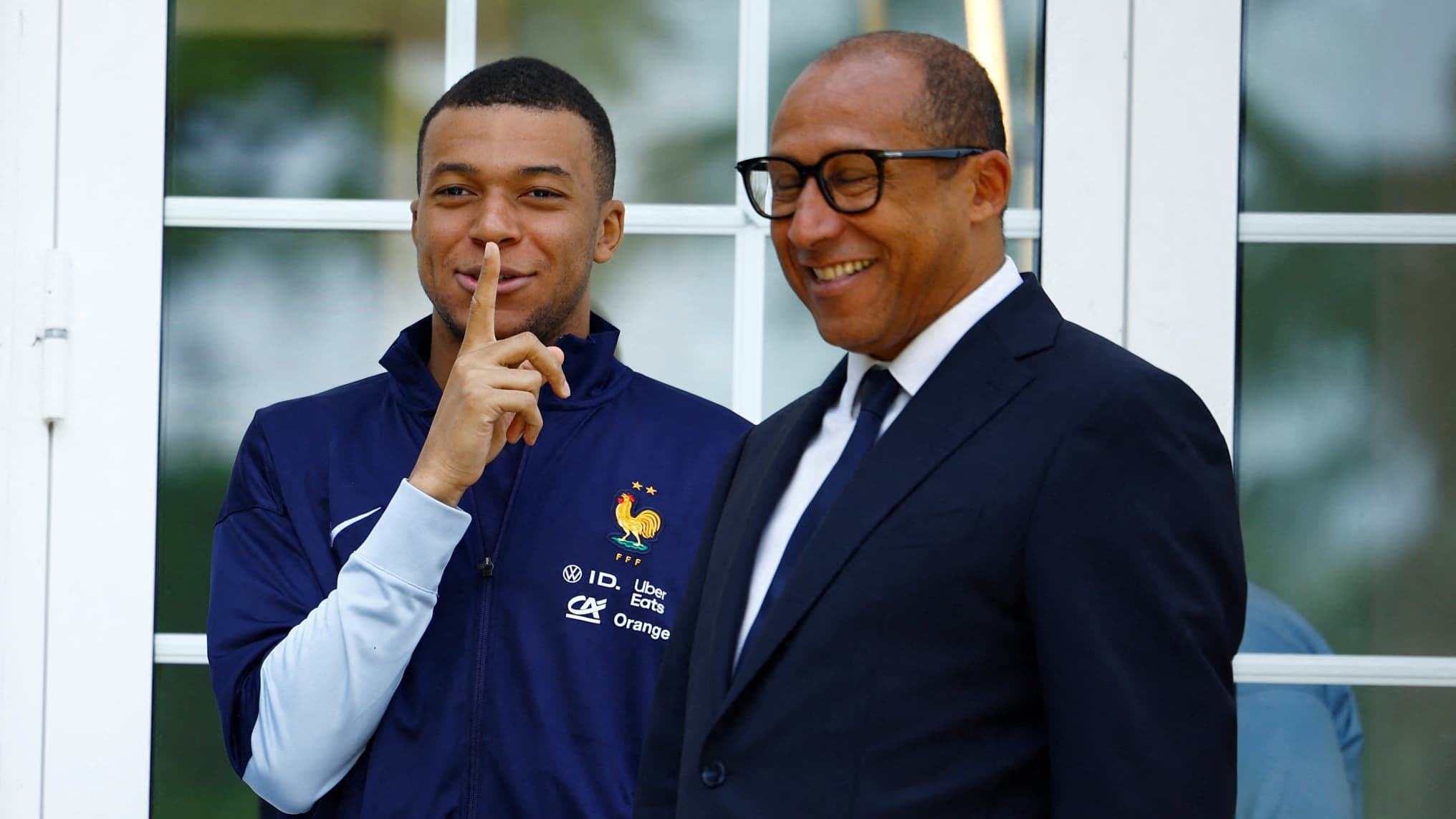 Kyian Mbappé junto al presidente de la Federación Francesa de Fútbol, Philippe Diallo