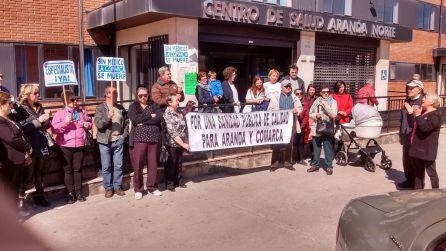 Como cada martes, también hubo concentración en el centro de salud Aranda Norte, aunque menos numerosa