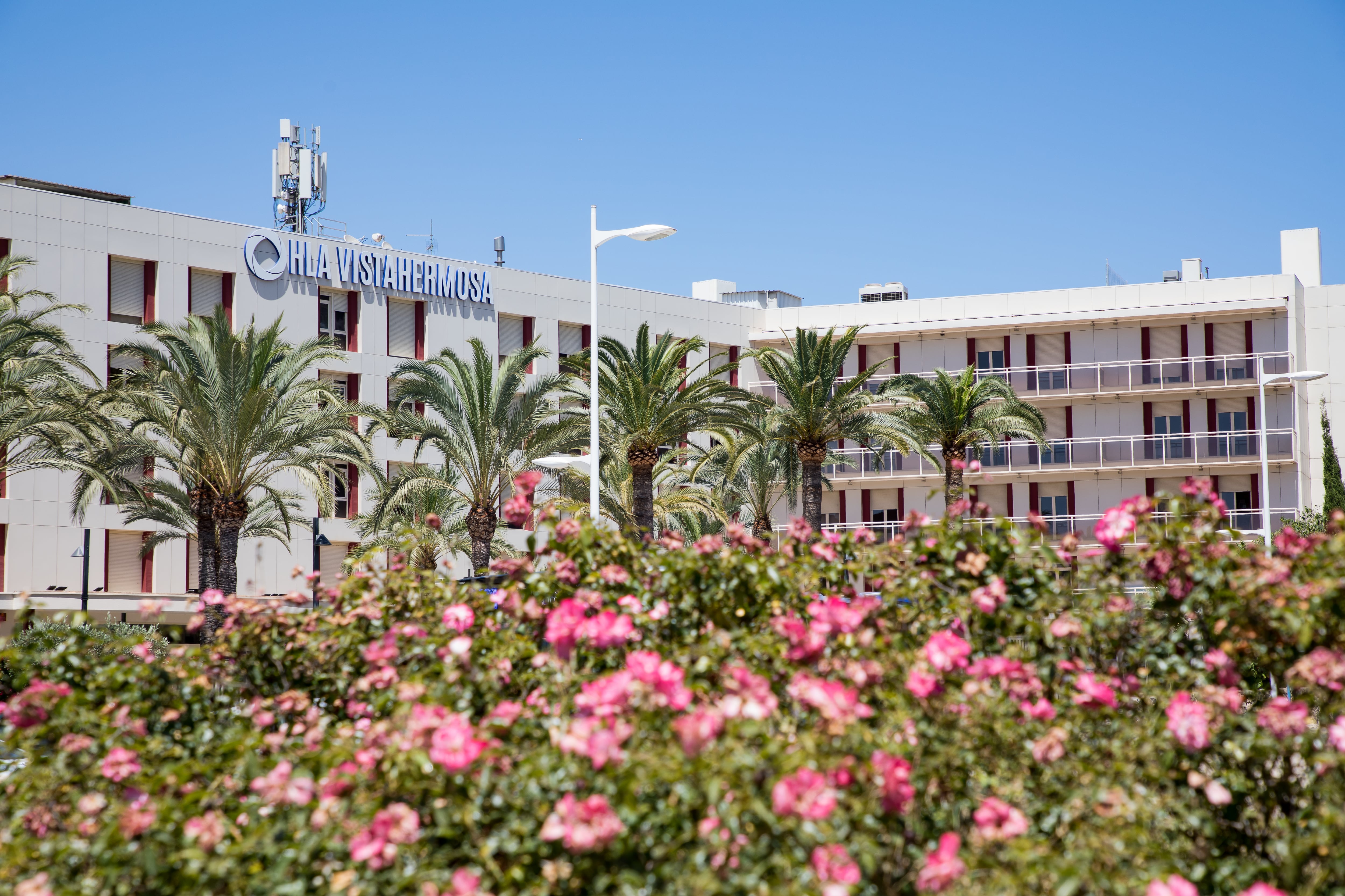 Fachada del hospital HLA en Vistahermosa (Alicante)