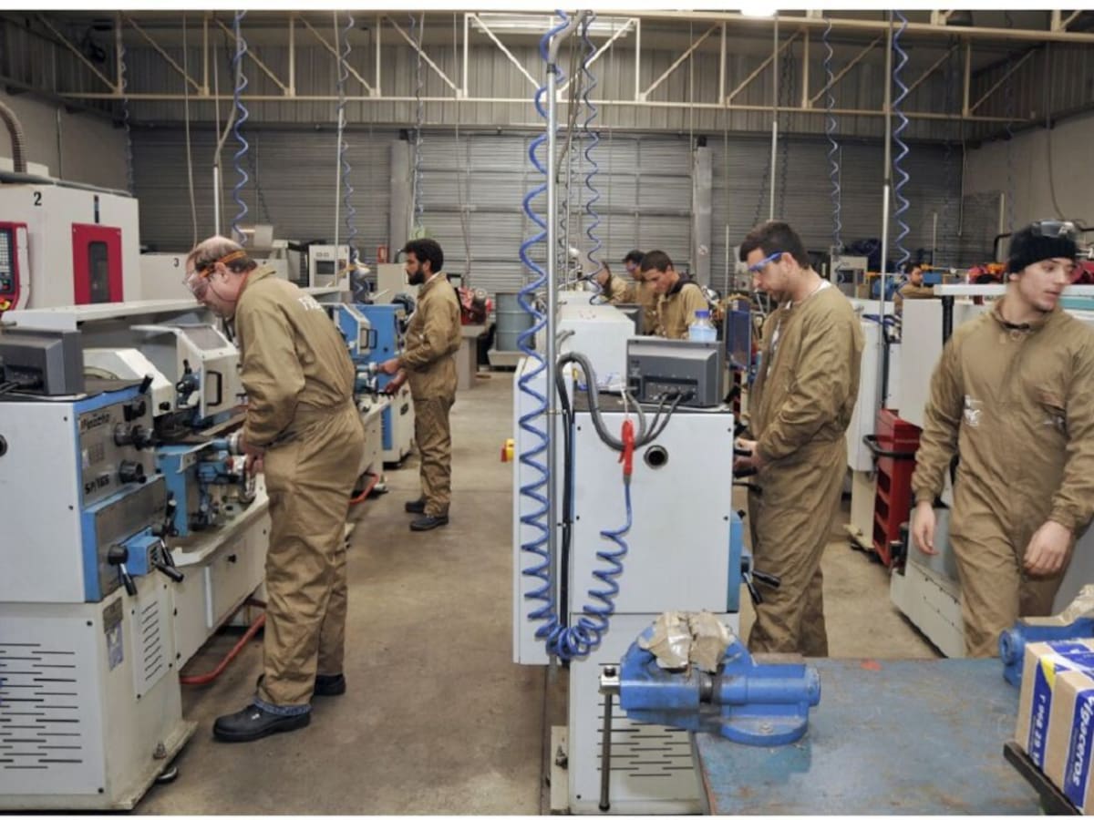 Vélez anuncia 2,3 millones para programas educativos de FP y ayuda al alumnado vulnerable