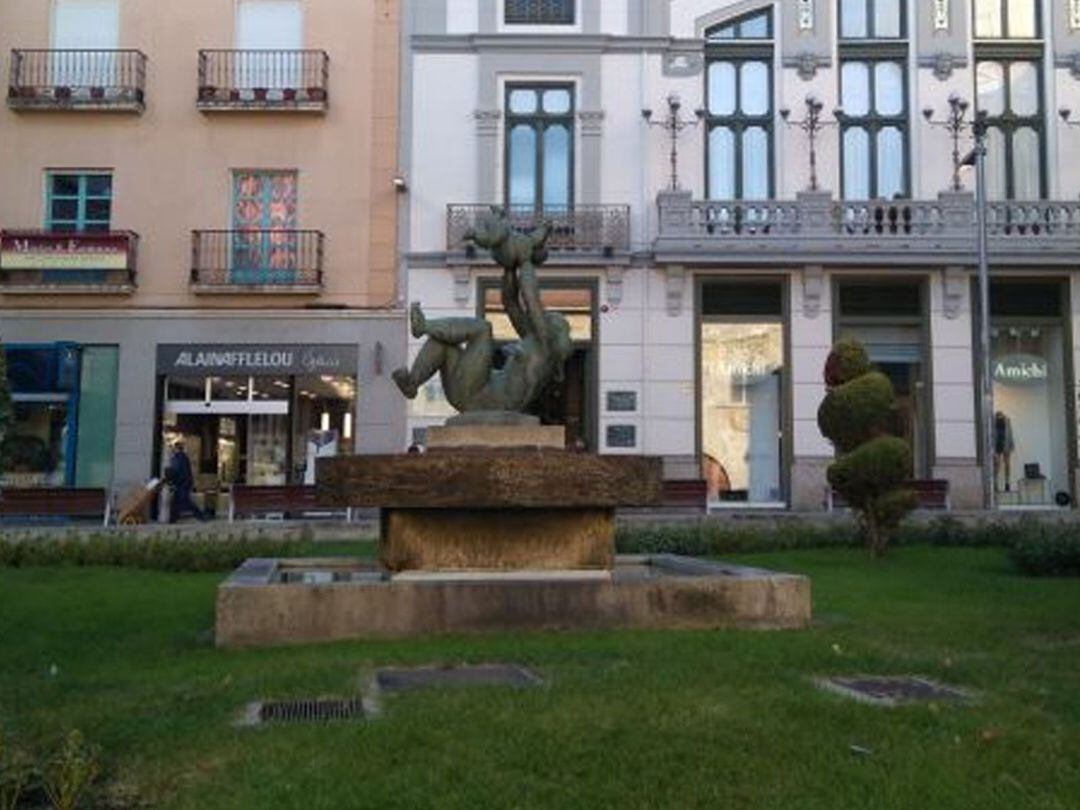 La maternidad de Baltasar Lobo en la Plaza de Zorrilla de la capital