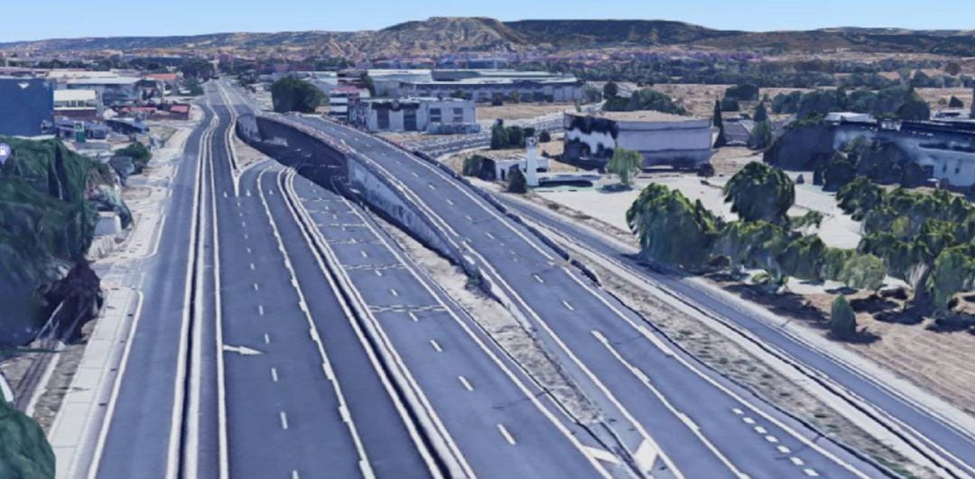 Puente sobre la M-300 a la entrada de Alcalá de Henares. 