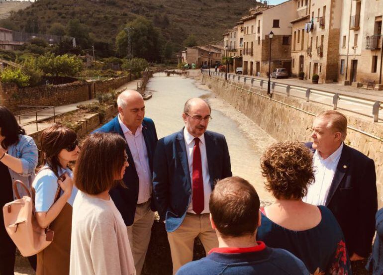 El presidente aragonés, Javier Lambán, ha visitado este sábado Uncastillo, una de las muchas zonas afectadas por las fuertes tormentas de los últimos días. 