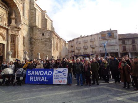 A las puertas del Ayuntamiento se manifestaron varias decenas de vecinos