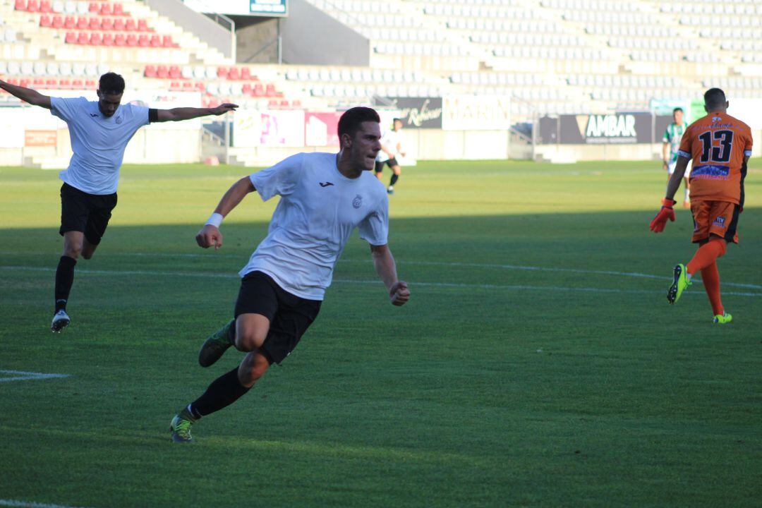 Canty celebra un gol 