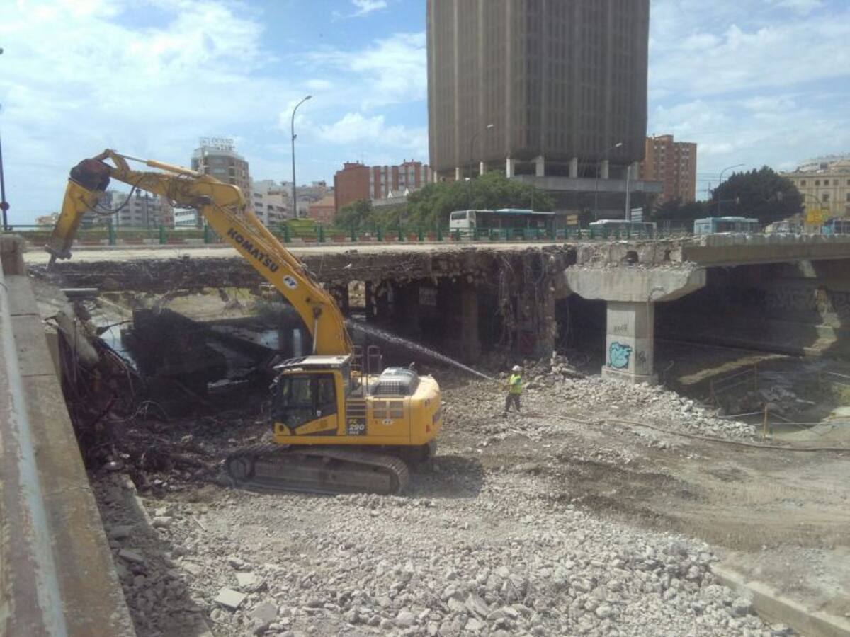 Derriban el lateral norte del puente de Tetuán para avanzar el ramal del metro