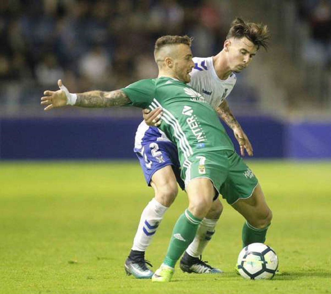 Luis Pérez, durante un partido con el CD Tenerife.